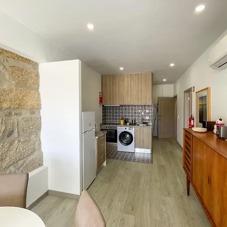 Brito Capelo Terrace T1 - 5 Guests