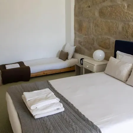 Brito Capelo Terrace T1 - 5 Guests
