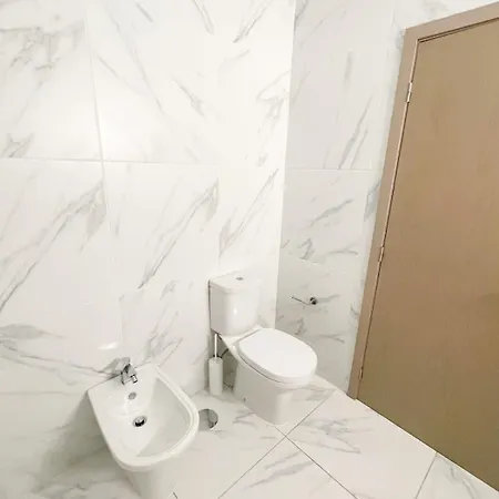 Brito Capelo Terrace T1 - 5 Guests * Matosinhos (Porto)
