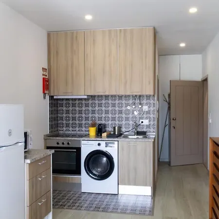 Brito Capelo Terrace T1 - 5 Guests *