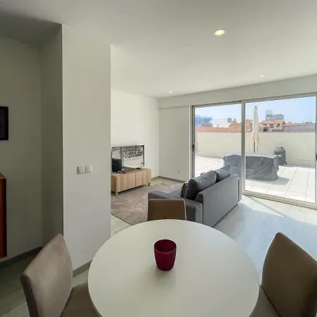 Brito Capelo Terrace T1 - 5 Guests *